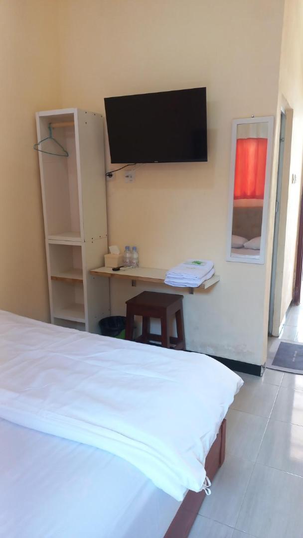 Angler Family Guest House Blitar Bagian luar foto