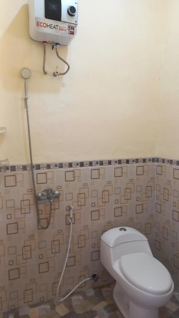 Angler Family Guest House Blitar Bagian luar foto