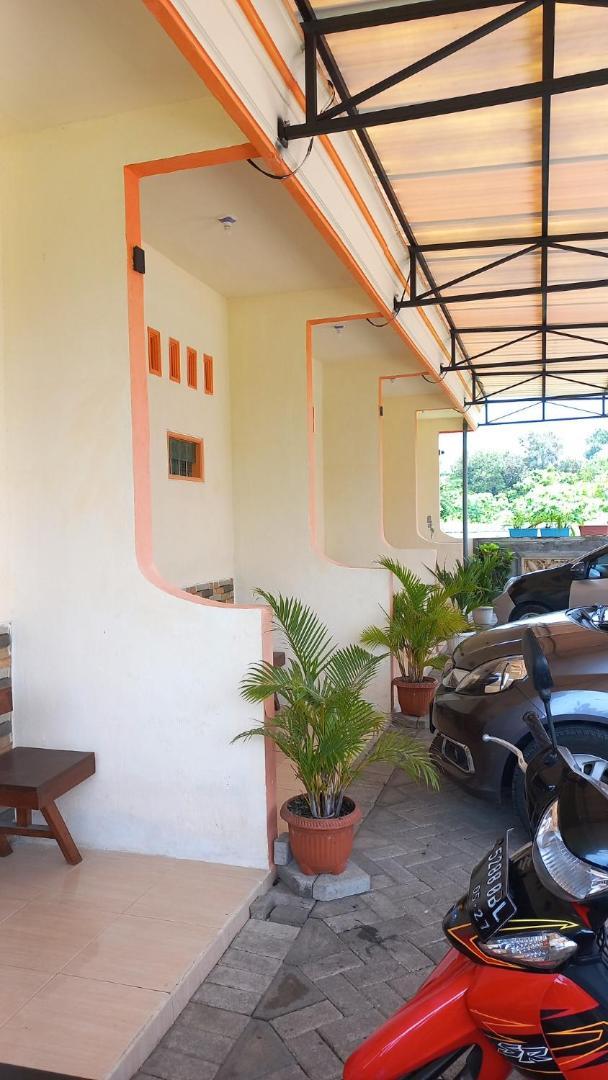 Angler Family Guest House Blitar Bagian luar foto